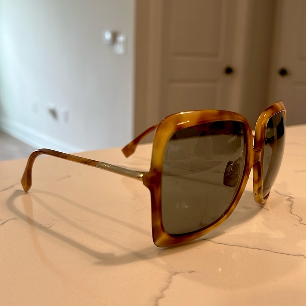 Fendi Oversize Brown tortoise color sunglasses